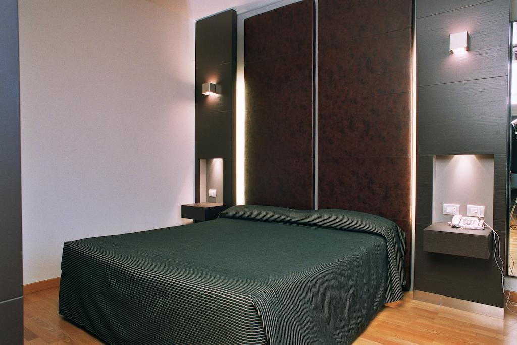 Wall Art Hotel & Residence Prato  Pokoj fotografie